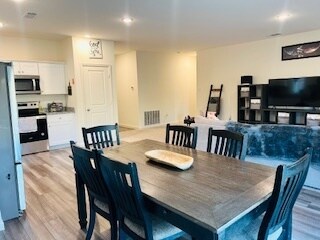 Building Photo - ***Move-in Special*** Move in by 11/15/202...