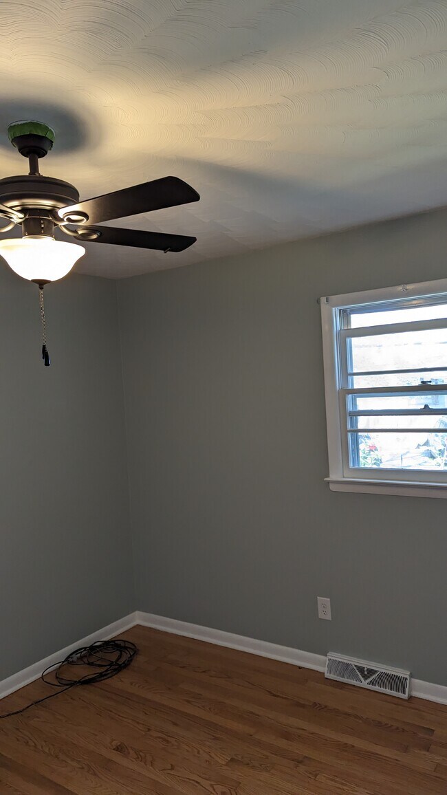 Building Photo - 732 Fairview Rd