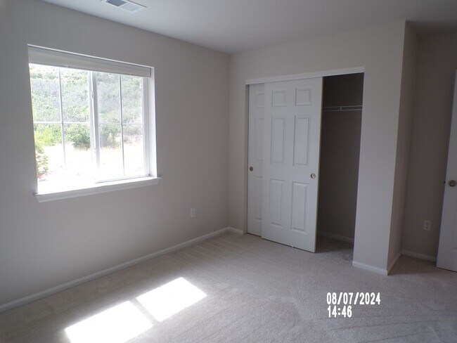 Building Photo - 979 Oleander St
