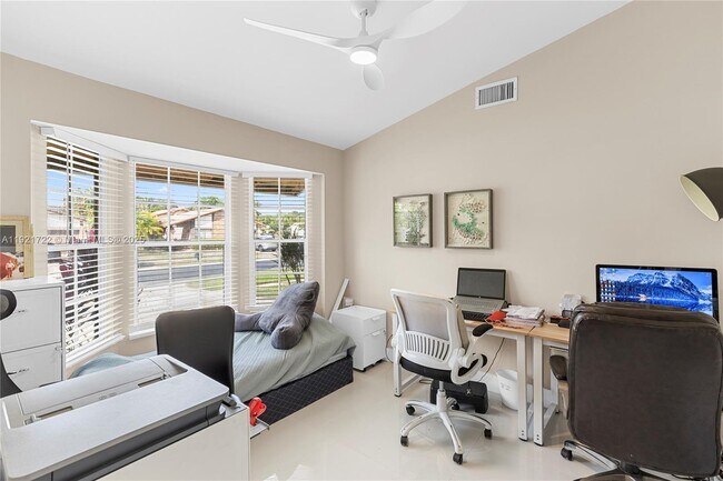 Building Photo - 19648 Back 9 Dr