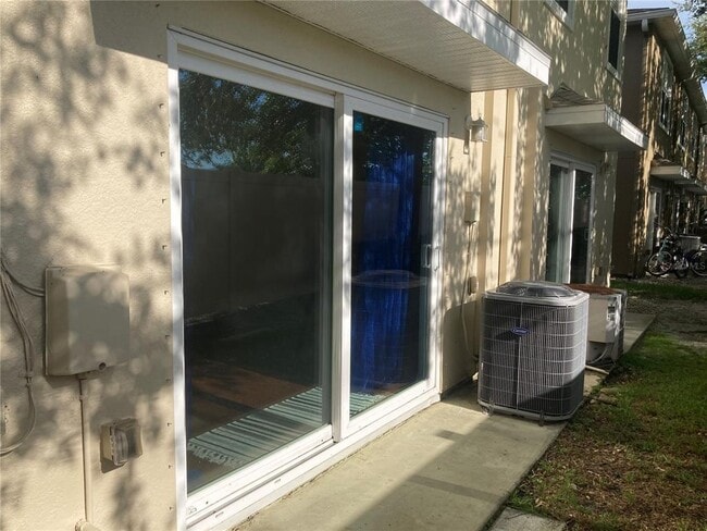 Building Photo - 2533 Harn Blvd