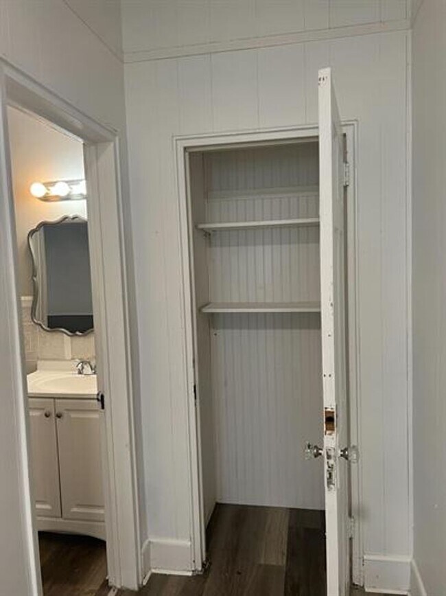 Building Photo - Cozy 2-Bedroom Duplex in Talladega