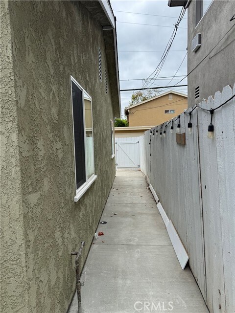 Building Photo - 334 Orizaba Ave