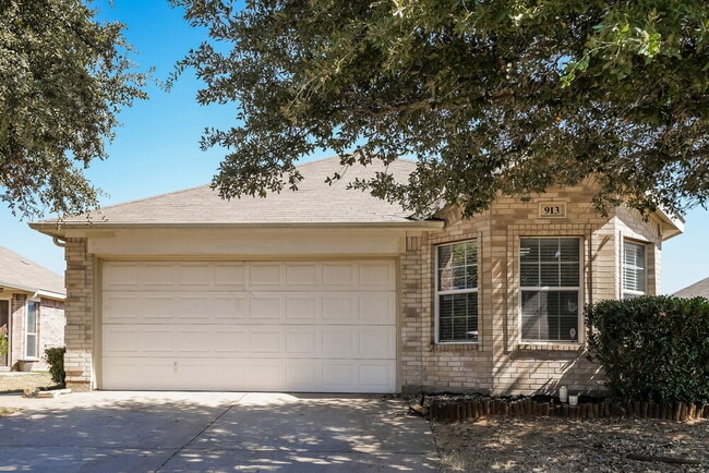 Building Photo - 913 Honey Locust Ln