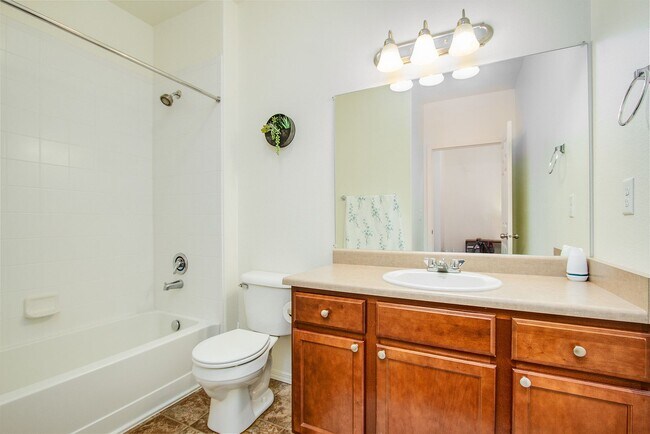 Building Photo - Stylish & Convenient Furnished Condo for Rent