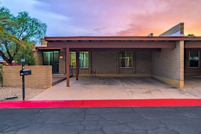 Building Photo - 510 W Cll Lago