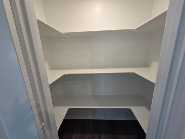 Building Photo - 1088 RAVEN WALK Dr