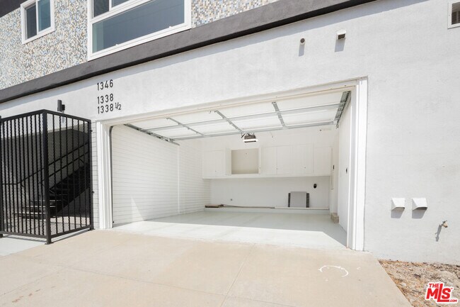 Building Photo - 1346 N Stanley Ave