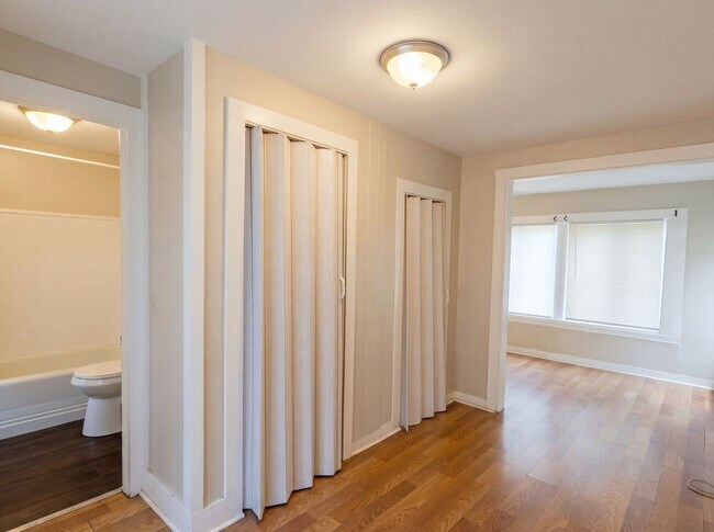 Building Photo - Affordable & Ultra-Clean Highland Studio Apartment
