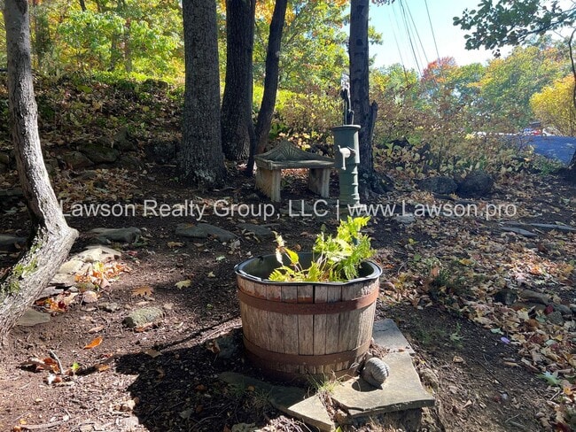 Building Photo - Nature Lover's Paradise-Easy Access to Vin...