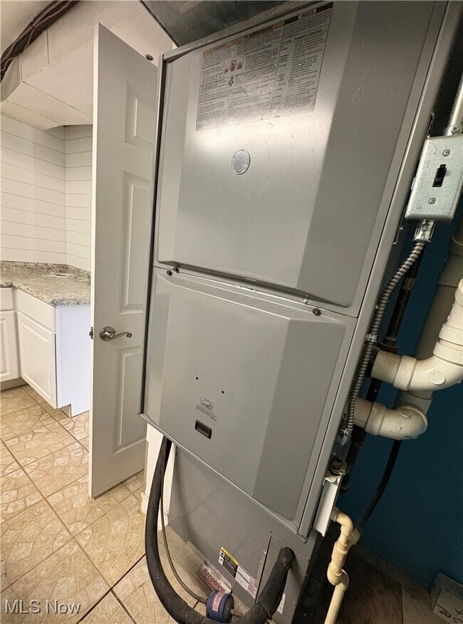 Building Photo - 4171 Linden Cir