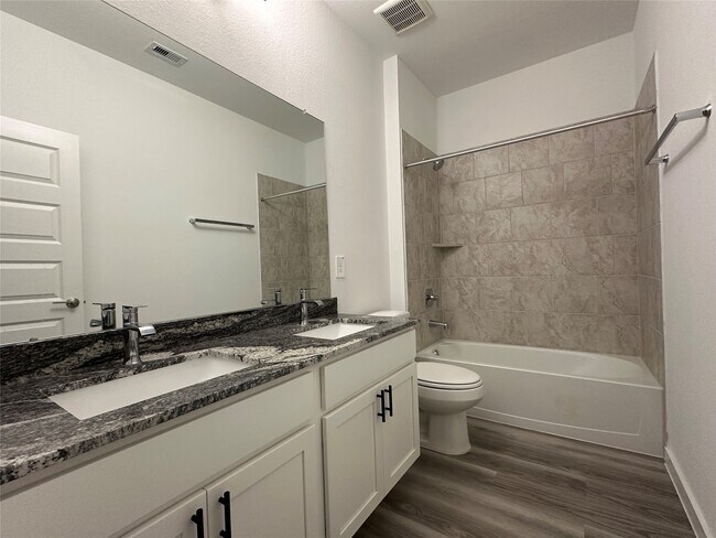 Building Photo - 2314 Cool Grns St