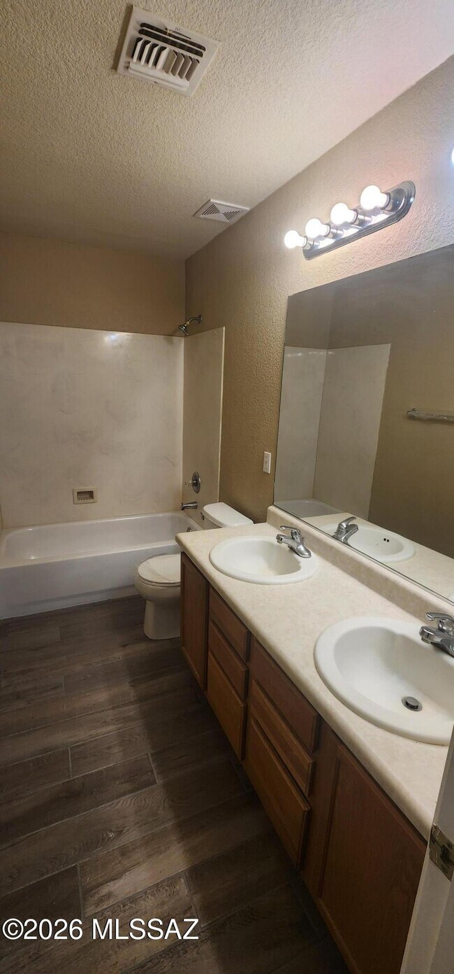 Building Photo - 1058 W Sea Star Dr