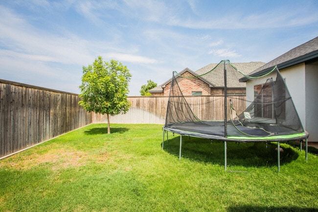 Building Photo - 23 Wilshire Blvd