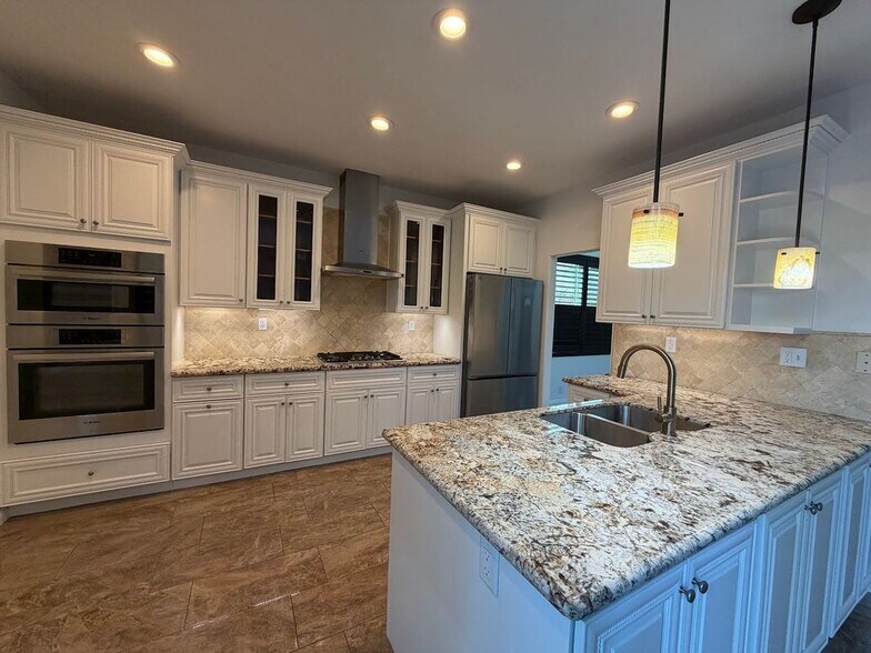 Building Photo - 52 Via Brida