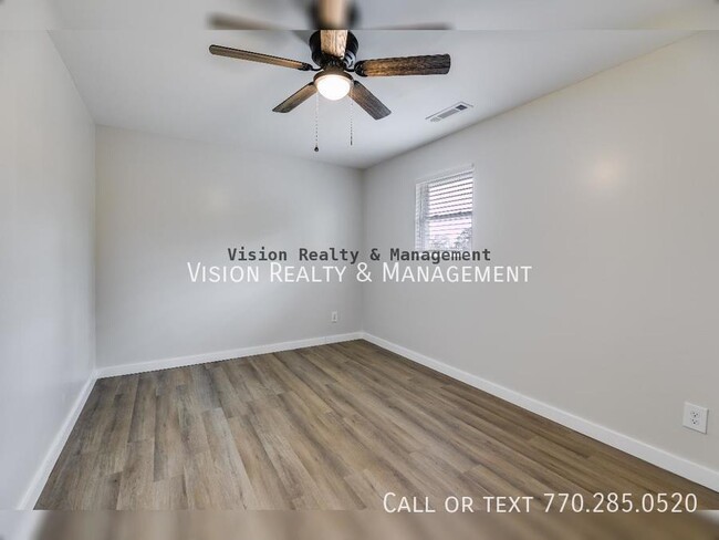 Building Photo - 2 Bed/1.5 Bath Townhome