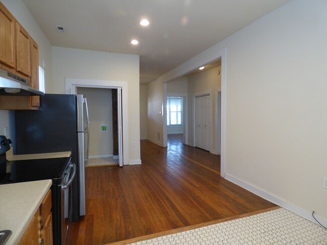 Building Photo - Vintage, Renovated SF House! High Ceilings, HW Floors, Covered Porch, Off-Street Parking!