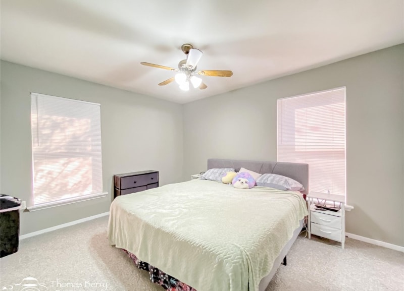 Building Photo - 342 Meander St