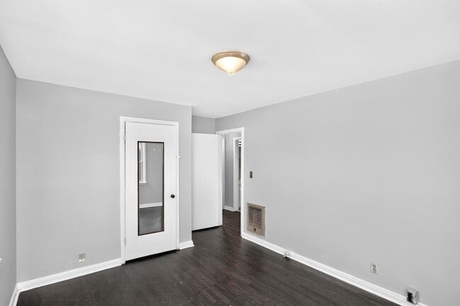 Building Photo - 2423 Underwood St
