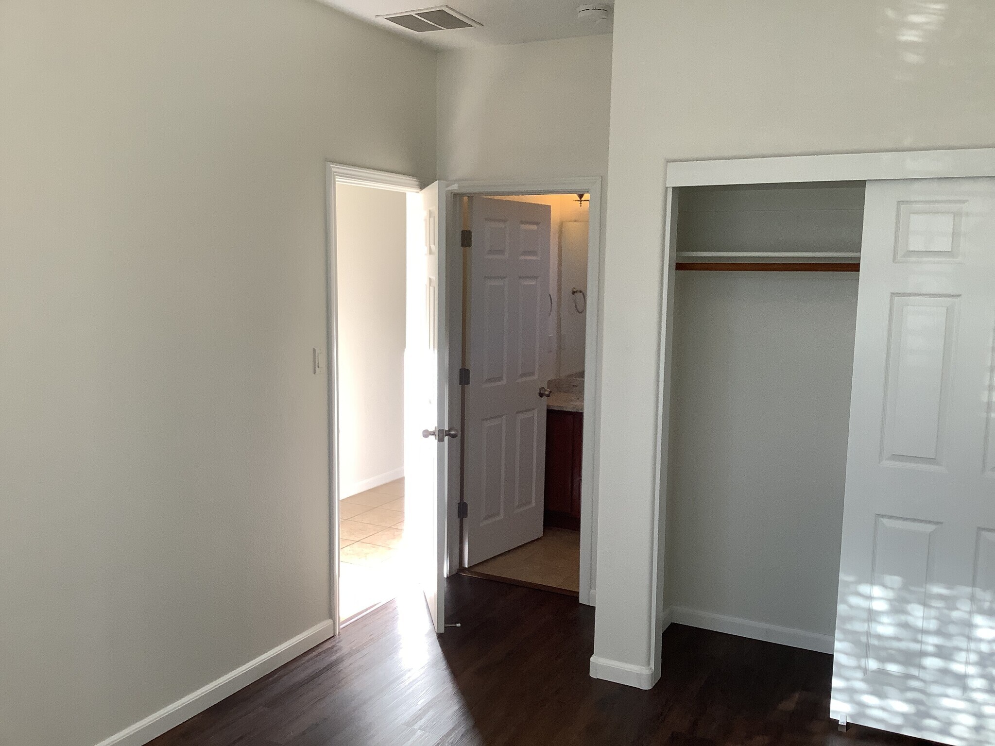 Building Photo - 6835 Old Mesa Dr NW