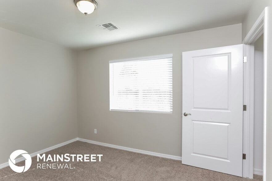 Building Photo - 2000 N 36th St