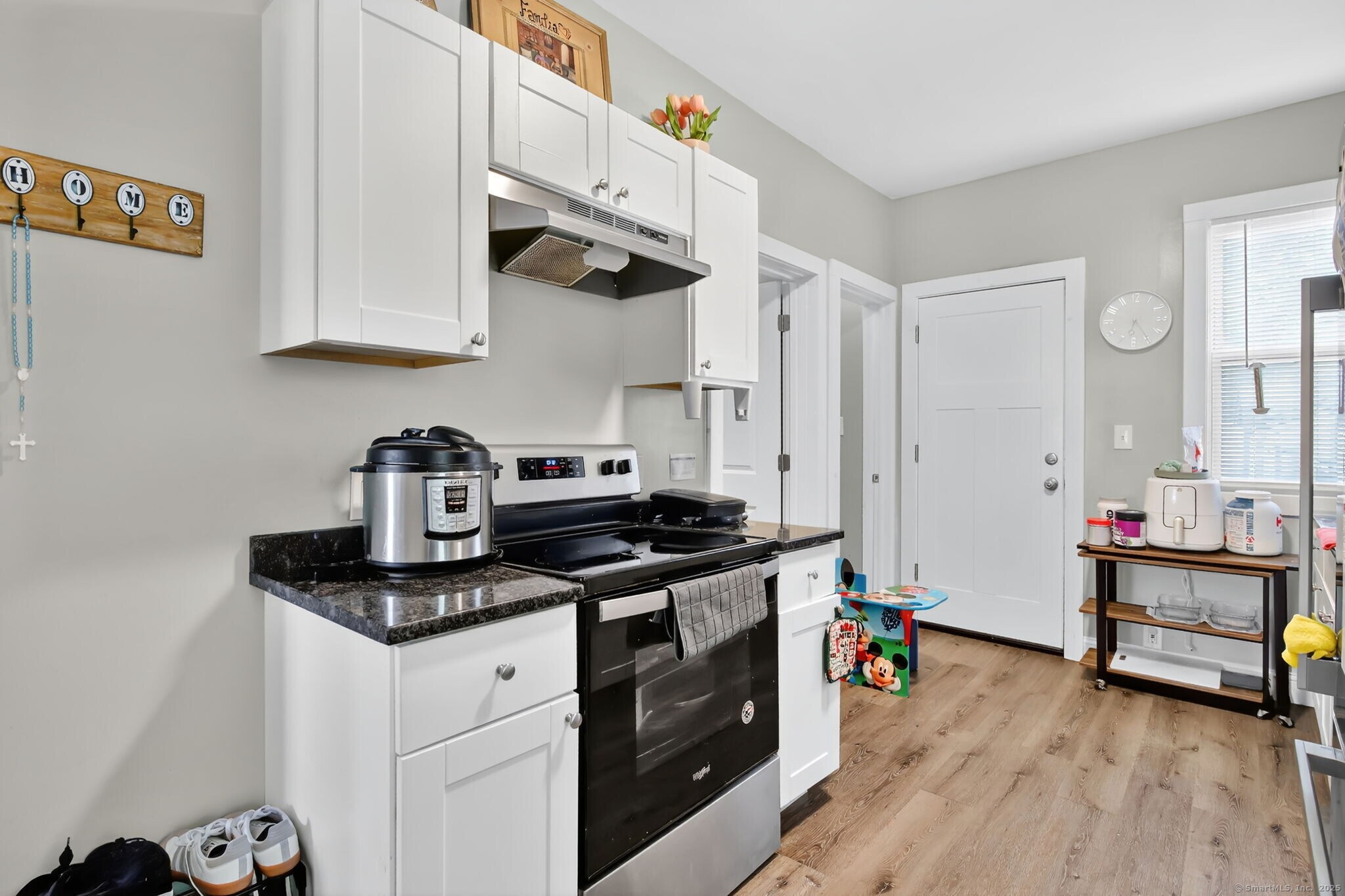 Building Photo - 14 Belden St