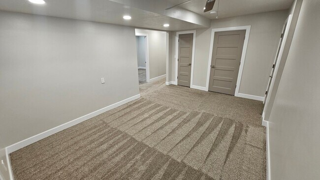 Building Photo - 2780 Wilshire Dr S
