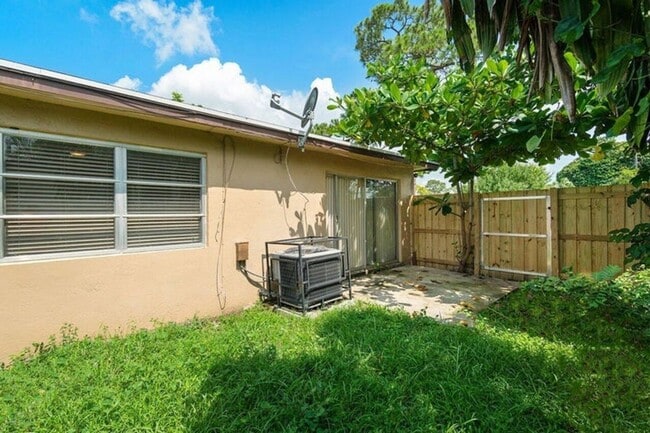 Building Photo - 5854 Kumquat Rd