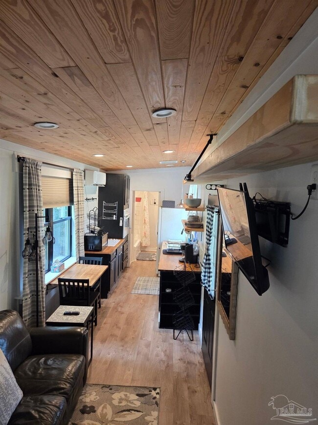 Building Photo - 1609 Christmas Tree Rd