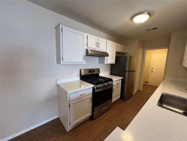 Building Photo - 12302 Alderbrook Dr