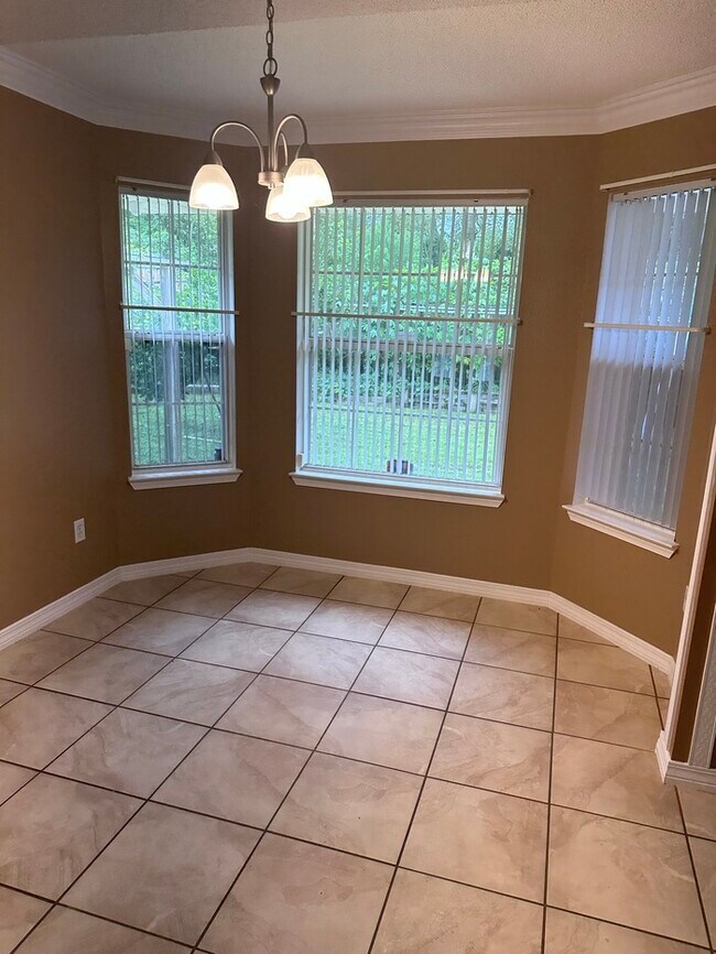 Building Photo - Stunning Custom 4/2, 2380sqft Home with Mo...