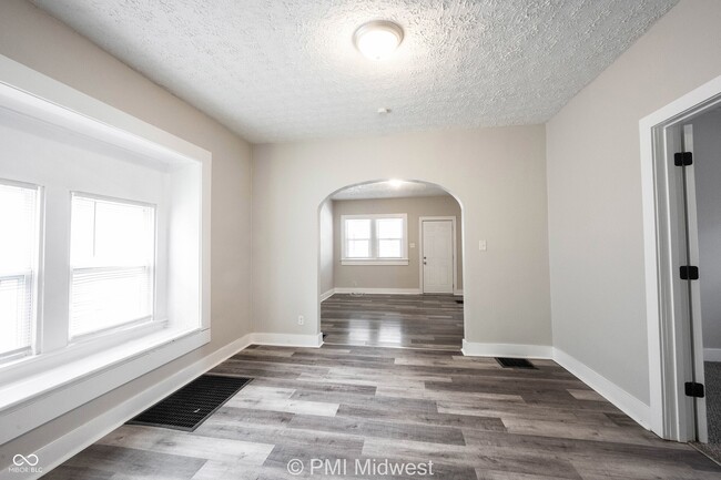 Building Photo - 729 N Bosart Ave