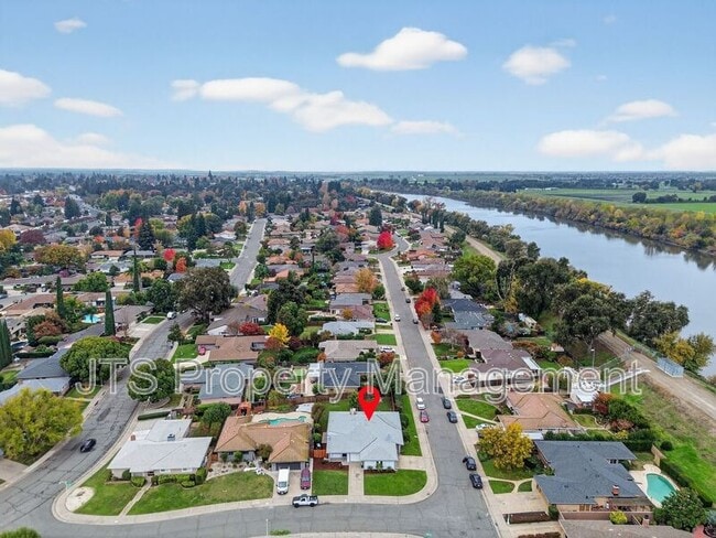 Building Photo - 728 Clipper Way