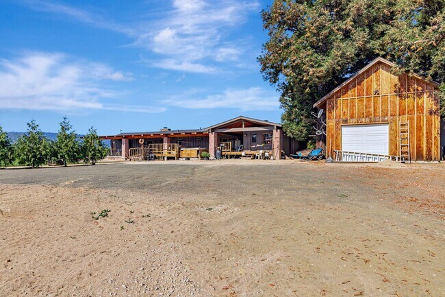 Building Photo - 9270 Linda Vista Ln