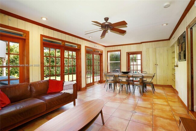Building Photo - 537 Zamora Ave
