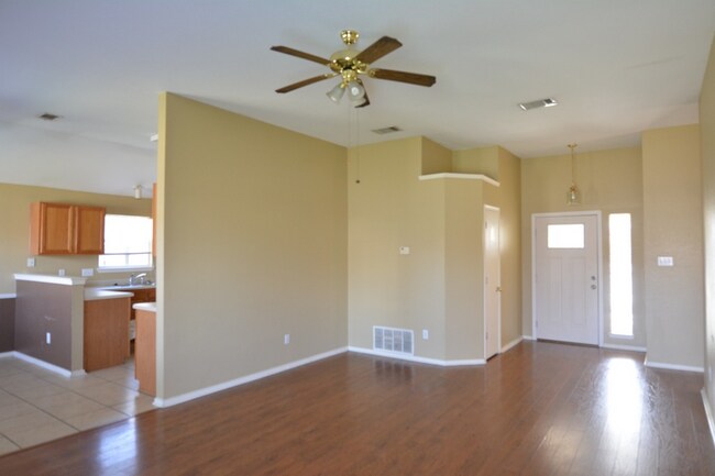 Building Photo - 2712 Greenbriar Ct