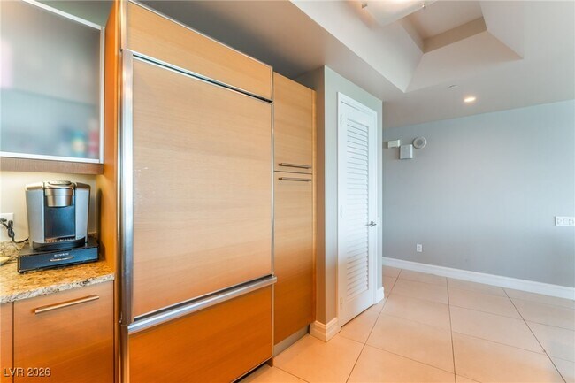 Building Photo - 322 Karen Ave