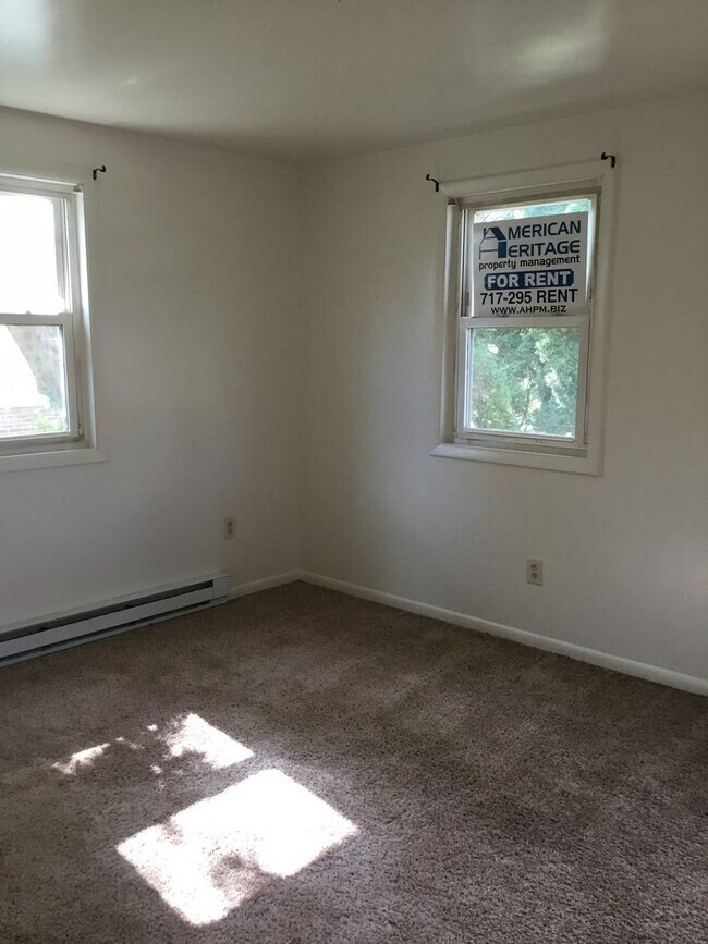 Building Photo - 1729-1733 MANOR RIDGE DRIVE