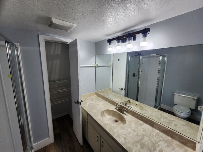 Building Photo - Charming Townhome in Cedar Dunes