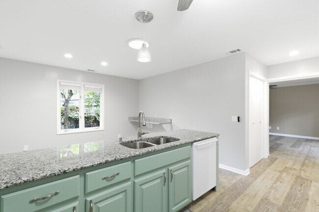 Building Photo - 2 Wood Thrush Ct