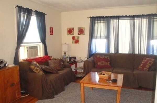 Primary Photo - 33 Rose Ave