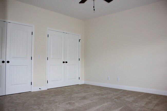 Building Photo - Duplex for Rent in TA school District