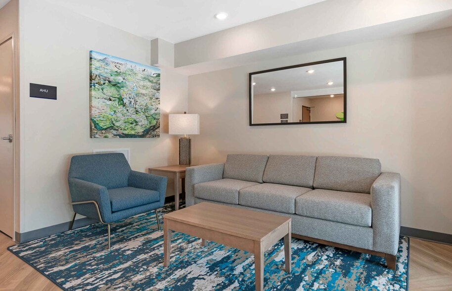 Building Photo - Furnished Studio-Wildwood