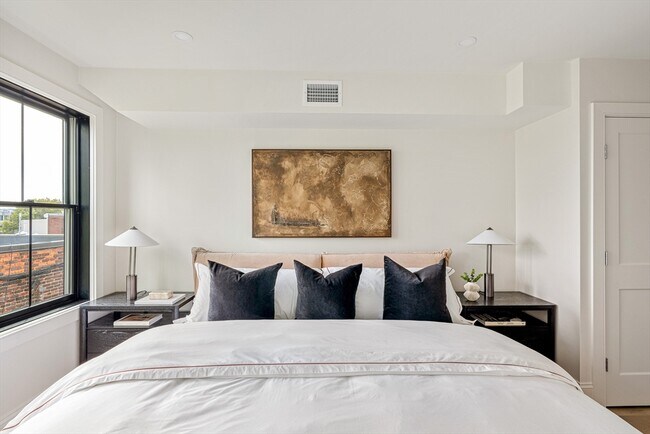 Building Photo - 421 Saratoga St