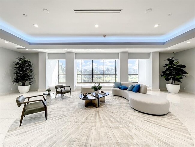 Building Photo - 20329 W Country Club Dr