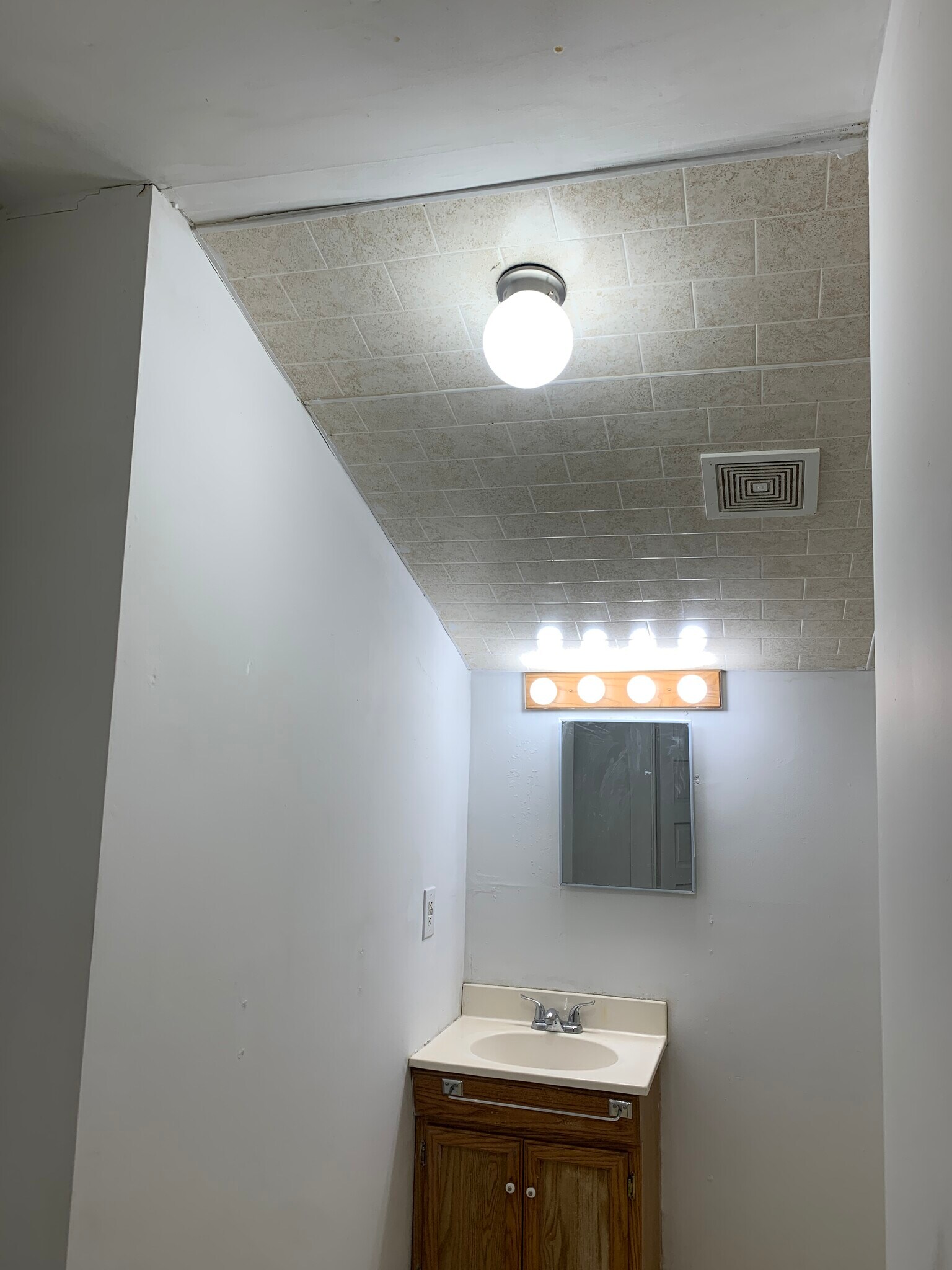 Building Photo - 2207 Glen Ct