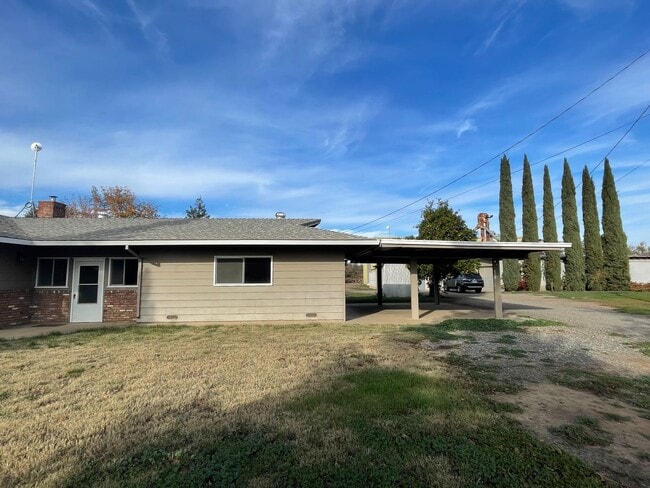 Building Photo - Incredible 3bd/2ba house surrounded by working orchards! Available now!