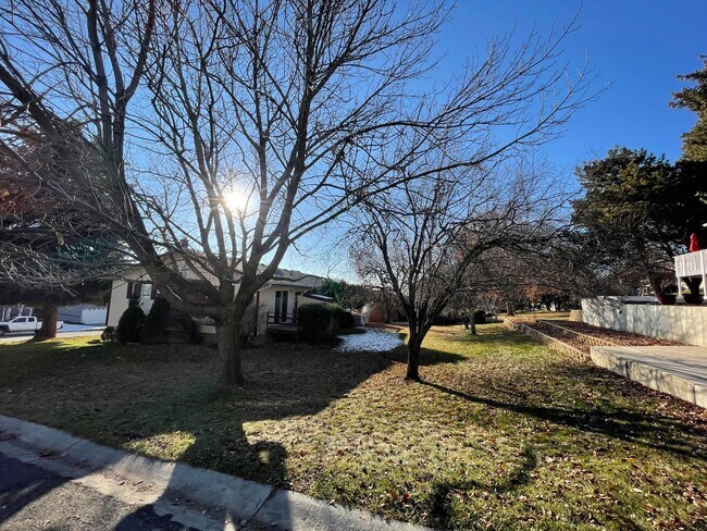Building Photo - Spacious House on the Northeast Bench in Orem