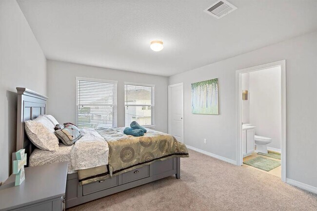 Building Photo - 714 Lee St