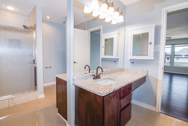 Master Bathroom-dual vanity - 9630 Hillside Trail